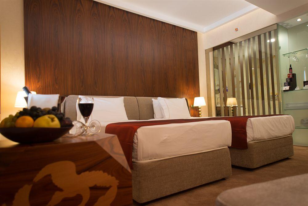 Vogue Hotel Supreme איסטמבול מראה חיצוני תמונה A room at the hotel