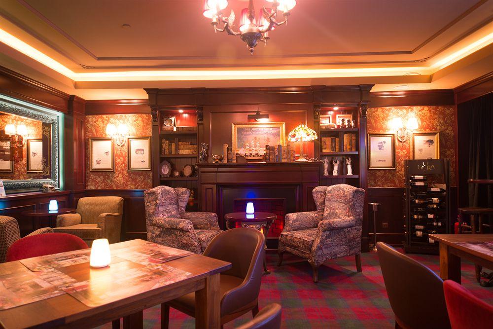 Vogue Hotel Supreme איסטמבול מראה חיצוני תמונה The library at the Royal Automobile Club