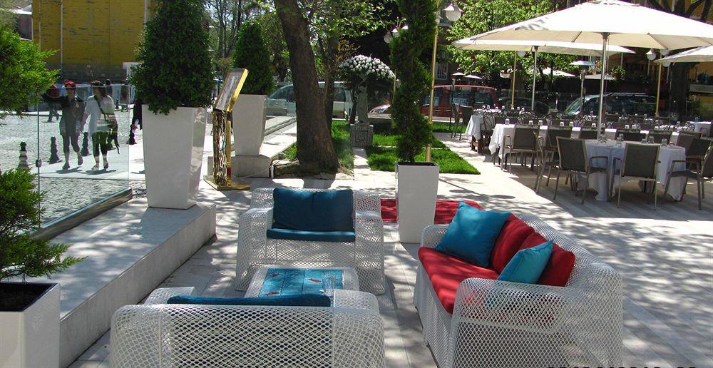Vogue Hotel Supreme איסטמבול מראה חיצוני תמונה The outdoor area of the restaurant