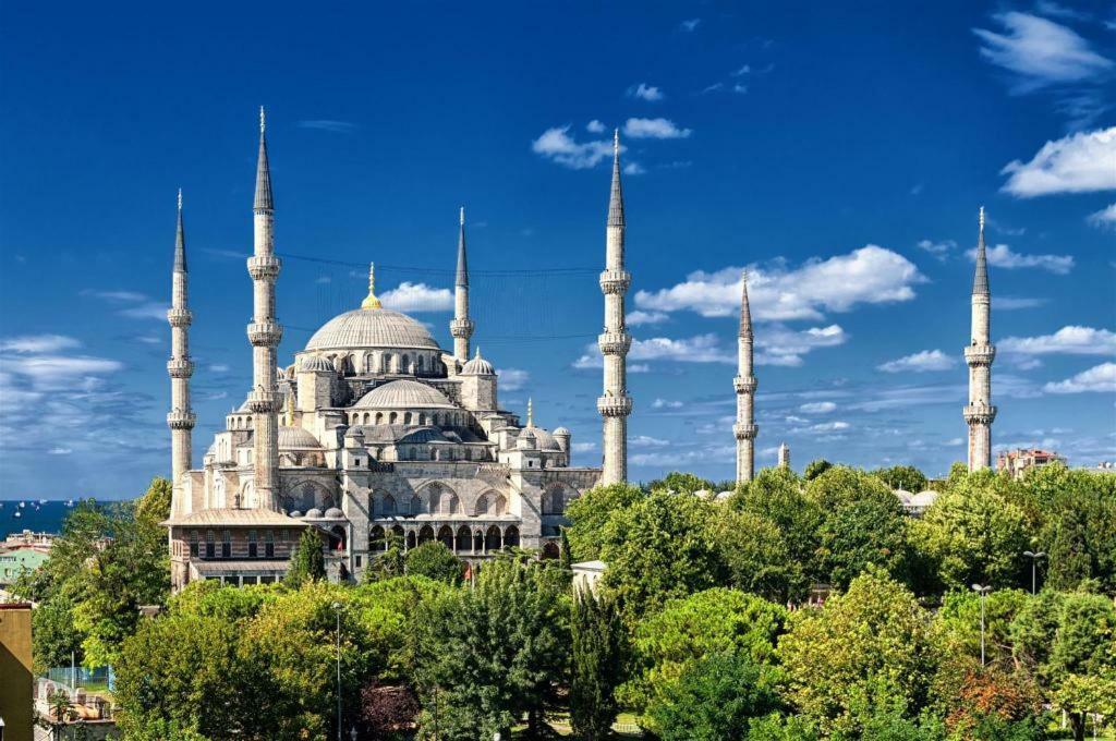 Vogue Hotel Supreme איסטמבול מראה חיצוני תמונה The Blue Mosque in Istanbul