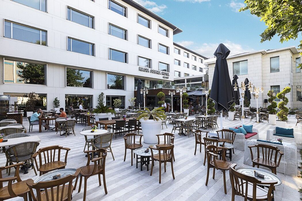 Vogue Hotel Supreme איסטמבול מראה חיצוני תמונה The courtyard of the hotel