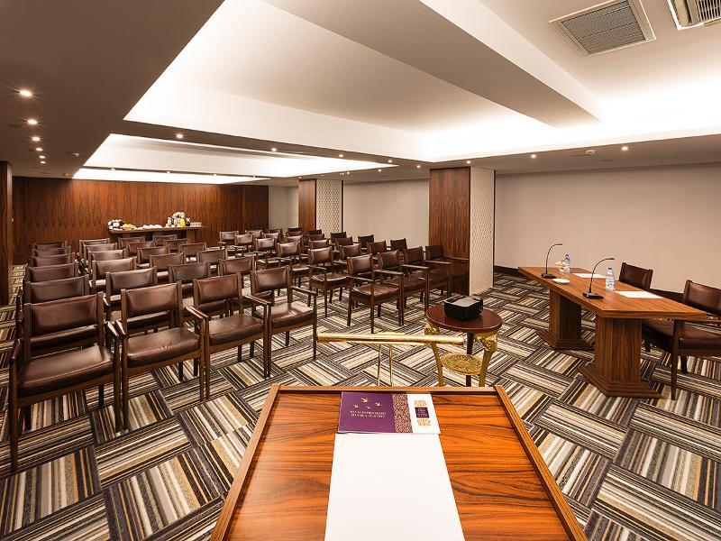 Vogue Hotel Supreme איסטמבול מראה חיצוני תמונה The meeting room of the UNWTO headquarters